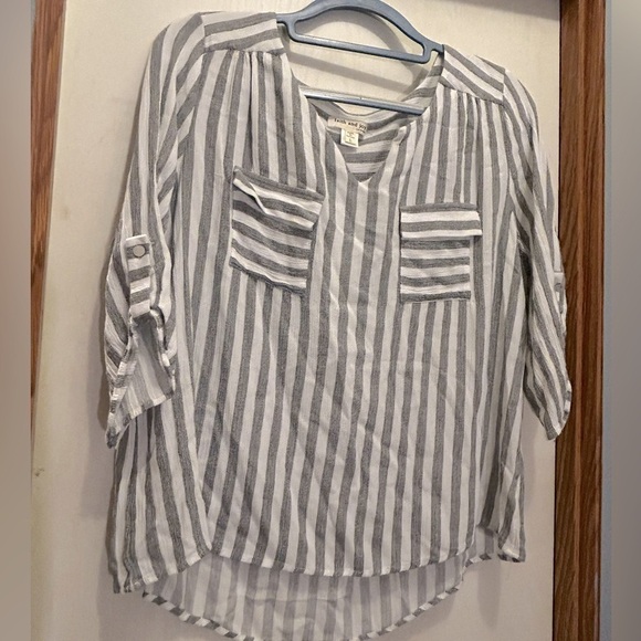 Faith and Joy Tops - Faith & Joy blouse, large, two button pckts on front-sleeves can be unbuttoned